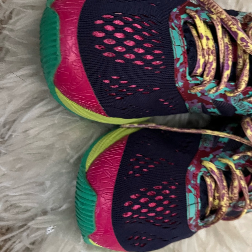 ASICS running shoes. - Picture 5 of 7